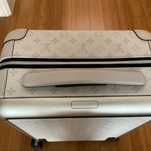 Authentic Louis Vuitton Horizon 55 Eclipse - Picture 8 of 12